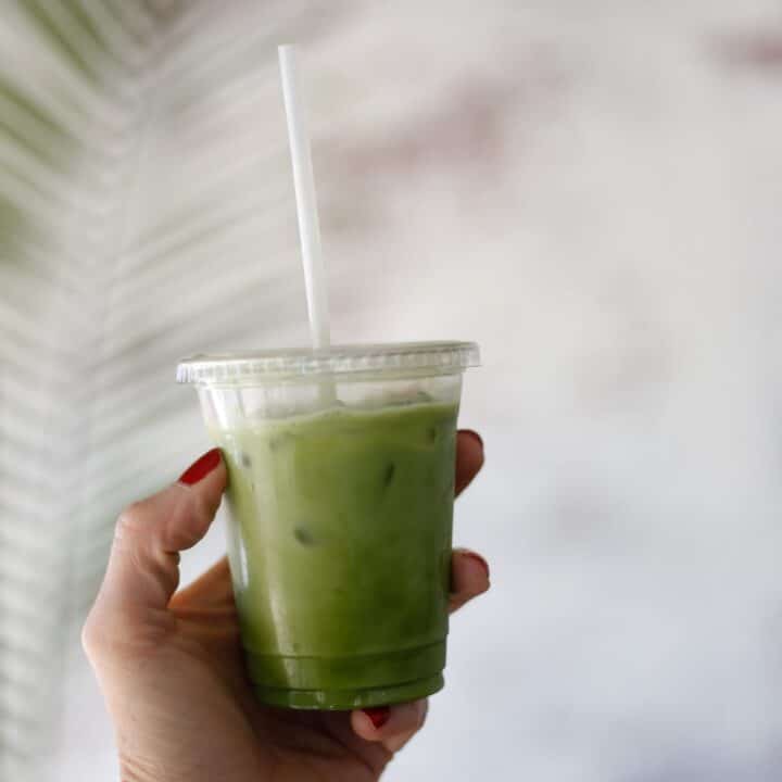 How to make starbucks iced pineapple matcha drink copycat recipe, how to make a matcha latte. How to make starbucks iced matcha latte.
