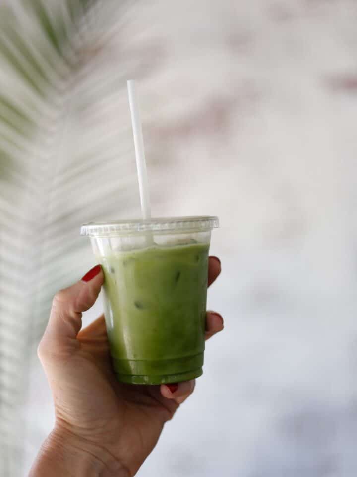How to make starbucks iced pineapple matcha drink copycat recipe, how to make a matcha latte. How to make starbucks iced matcha latte.