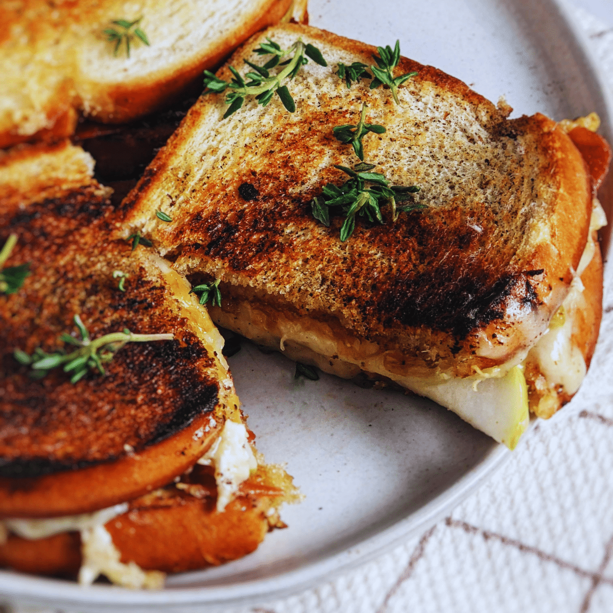 apple grilled cheese sandwich with brie gouda crispy prosciutto and apple cider onion jam. recipe found on mandyolive.com